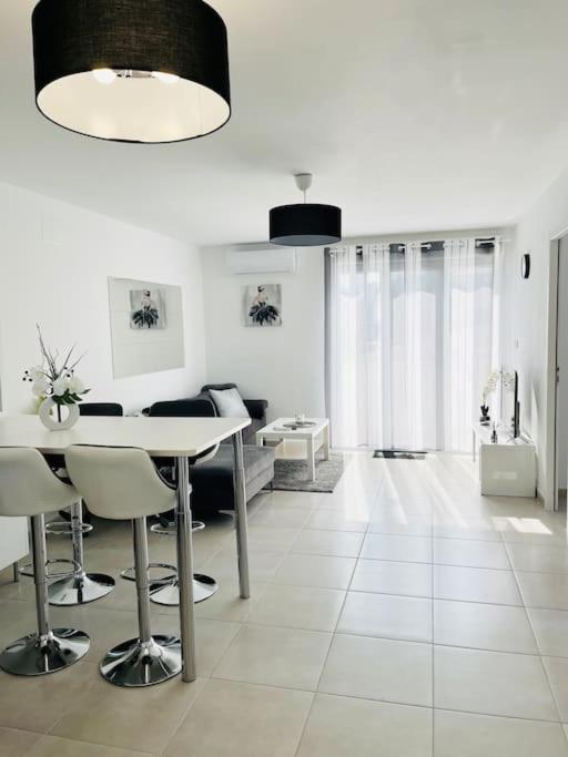 Maison 4 Personnes Avec Jacuzzi Marignane Extérieur photo